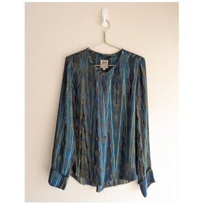 Go> by GoSilk abstract pattern snap button blouse